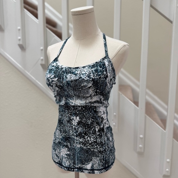 NWOT Lululemon Athletica White and Blue Pattern Power Y Sport Tank Size 4 - Picture 7 of 13
